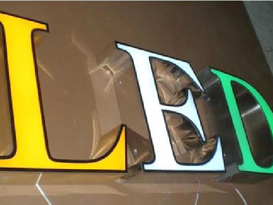 崇仁介绍LED招牌的基础知识。